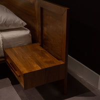 Nightstand in wooden colors with a floating look.