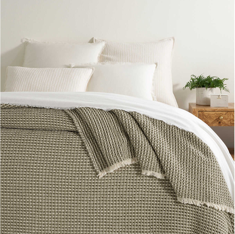 King size Dorothy Sage Blanket In a blend of cotton and soft wool.