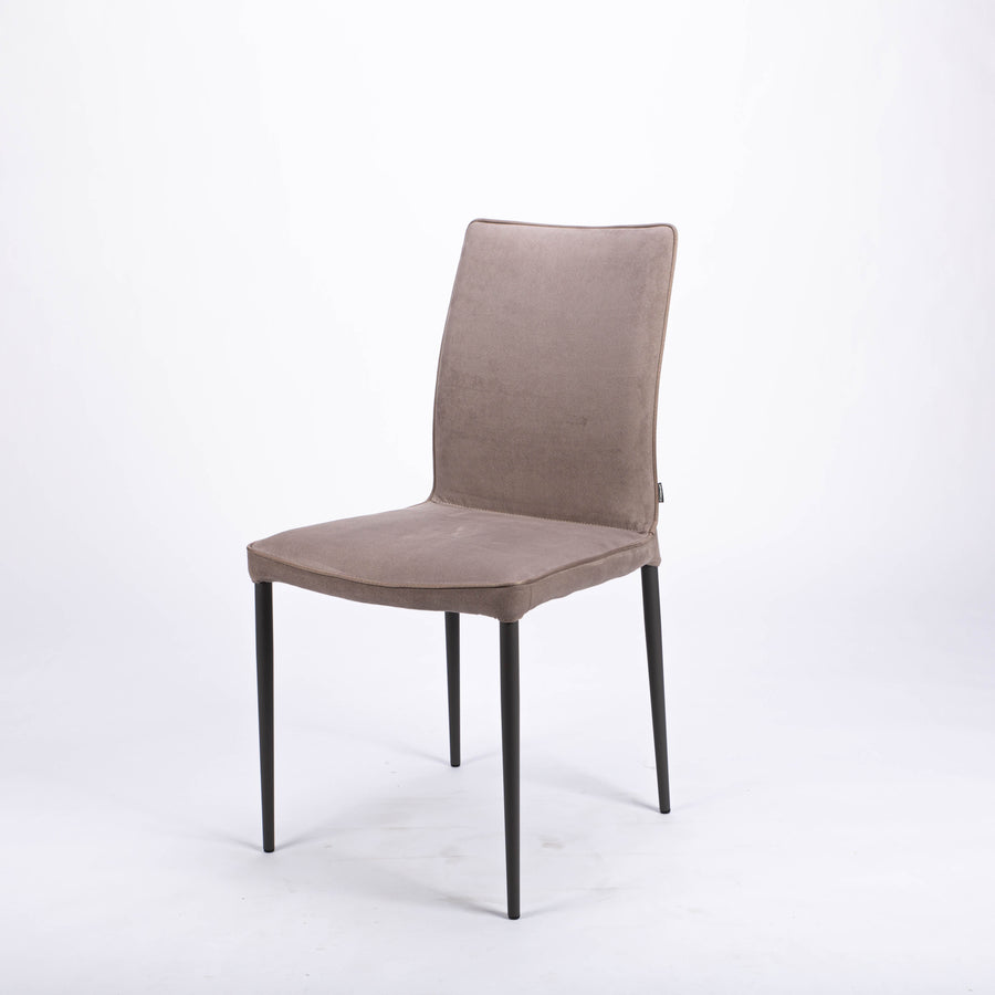 A grey elegant Nata dining chair with Anthracite Leg. Side and front view.