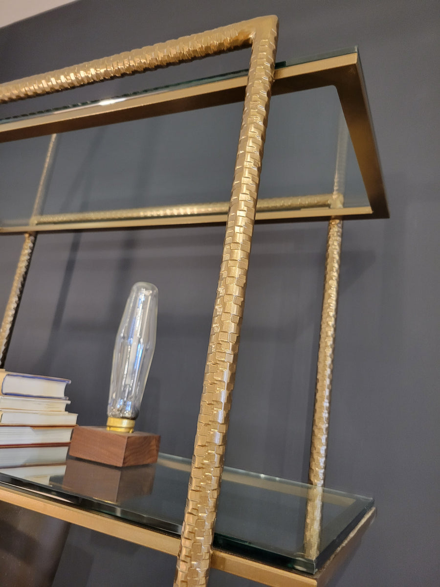 A top right part of Spa Etagere, showing two shelves enhancing its glamorous look.