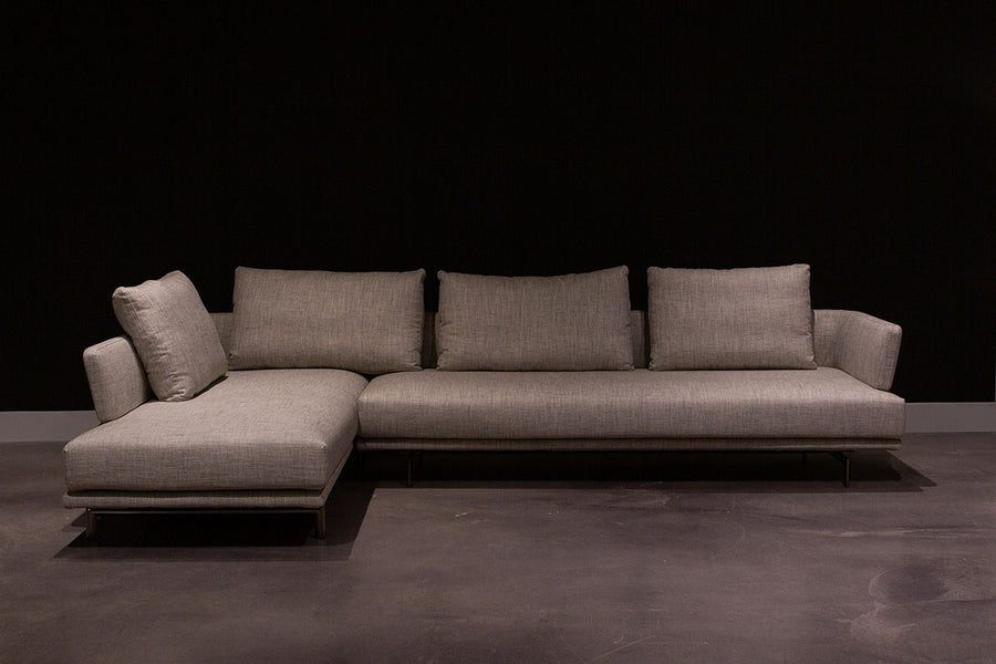 Light grey Quinta Strada Sectional with black chrome finish of the feet, the thinner joining clamps, and light base and back support.