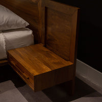 Nightstand in wooden colors with a floating look.