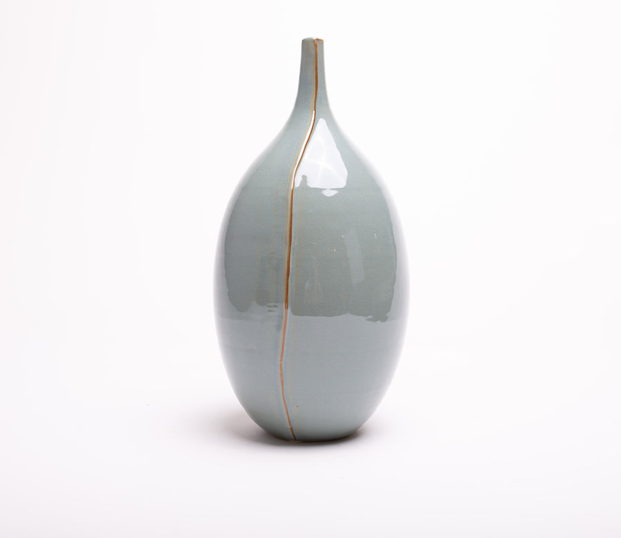 Milo Vase with vertical overlapping edge.