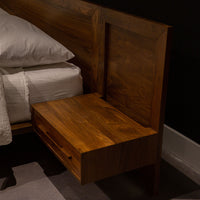 Nightstand in wooden colors with a floating look.