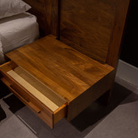 Nightstand in wooden colors with a floating look.